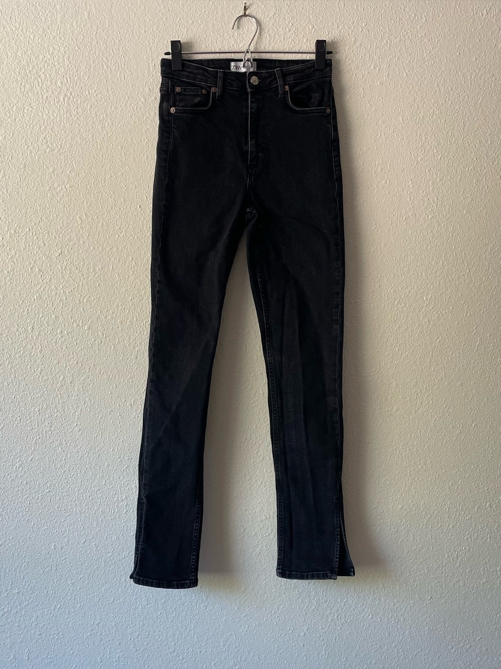 Zara High Rise Black Straight Slim Jeans Side Slit Ankle Womens US 6 32” inseam